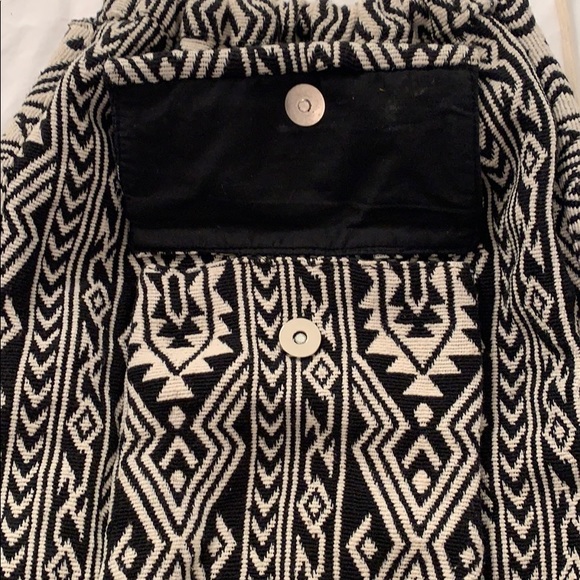 Black and white tapestry backpack with pocket - Picture 3 of 7